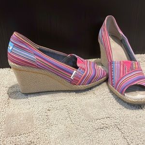 Toms rope wrapped wedge heel with prep toe size 9.5- gently worn multi color